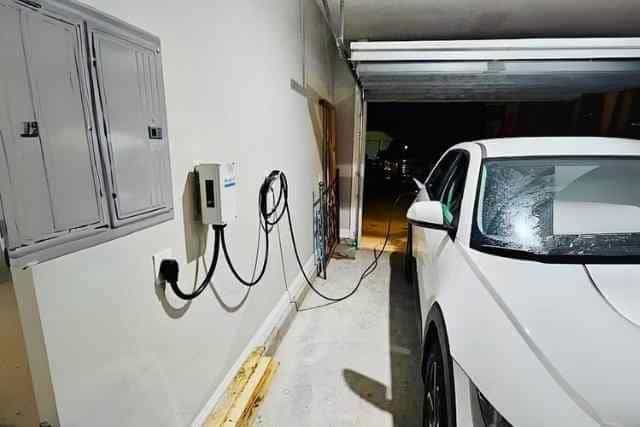 EV Charger Tesla