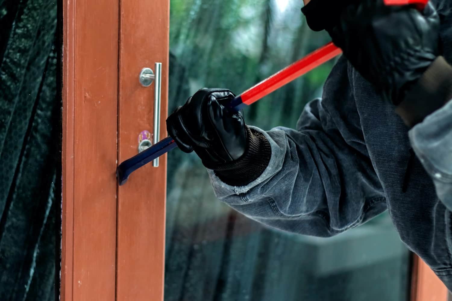 Featured_SMART_WAYS_HOME’S_SECURITY