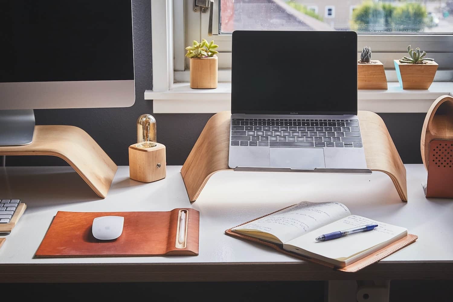 Featured_CREATING_YOUR_IDEAL_HOME_OFFICE